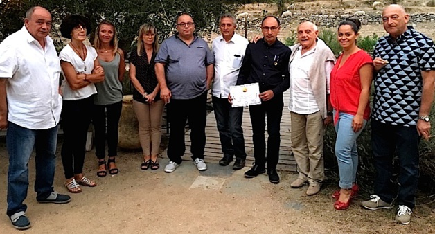 François Antonini entouré du maire et des membres du conseil municipal d’Oletta