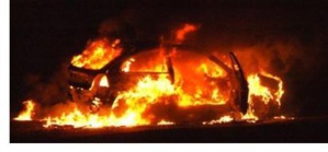 Véhicule en feu (photo DR) Véhicule en feu (photo DR)