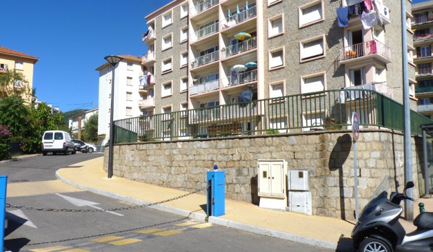 Le Ring était en hauteur, sur la droite... Le Ring était en hauteur, sur la droite...