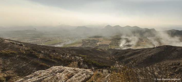 Après quatre jours de feu, un paysage de fin du monde. Après quatre jours de feu, un paysage de fin du monde.