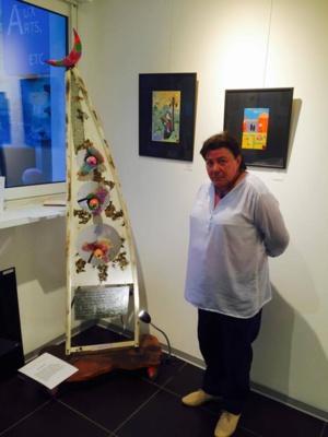 Nadine Astruch et sa sculpture baptisée "transcendance".