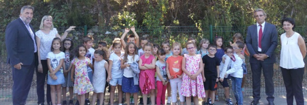 Le recteur Philippe Lacombe (à droite) en visite lundi matin dans la Gravona. Le recteur Philippe Lacombe (à droite) en visite lundi matin dans la Gravona.