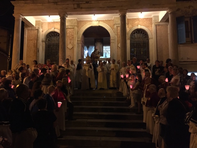 Lavasina : Messe et retraite aux flambeaux pour des milliers de pèlerins