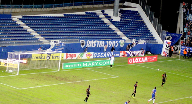 La tribune Petrignani : vide ! La tribune Petrignani : vide !