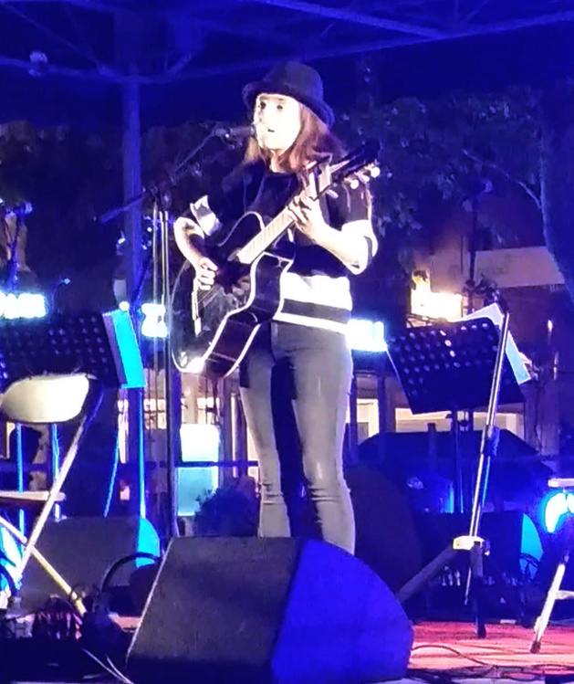 Chiara Manenti triomphe à L'Ile-Rousse en première partie d'I Chjami'Aghjalesi Chiara Manenti triomphe à L'Ile-Rousse en première partie d'I Chjami'Aghjalesi