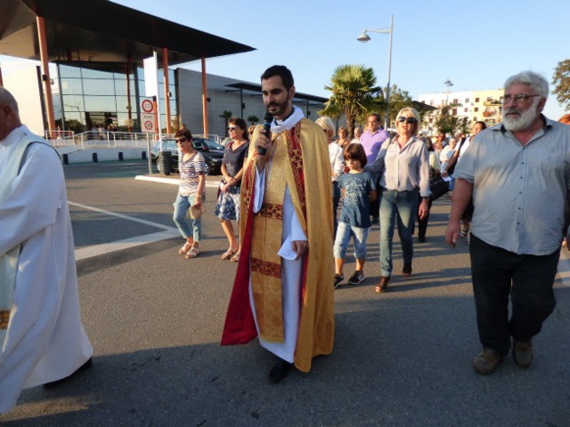 Louis El Rahi un prêtre au parcours atypique. Louis El Rahi un prêtre au parcours atypique.