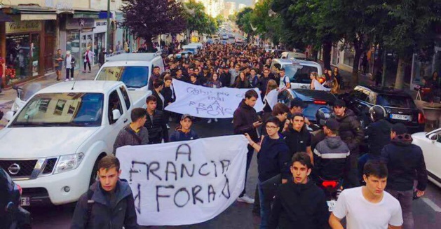 A "Ghjuventù Liceana" en marche à Ajaccio A "Ghjuventù Liceana" en marche à Ajaccio
