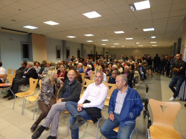 De nombreux élus et leurs adjoints ont assisté à cette réunion publique en plaine orientale. De nombreux élus et leurs adjoints ont assisté à cette réunion publique en plaine orientale.