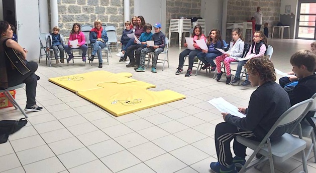 Cozzano : Le chant, les jeux vidéo, Halloween Cozzano : Le chant, les jeux vidéo, Halloween