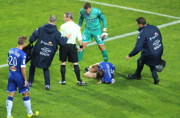 Sébastien Squillaci : Rupture des ligaments croisés antérieurs droits ! Sébastien Squillaci : Rupture des ligaments croisés antérieurs droits !