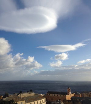 "E sepie" dans le ciel bastiais témoignent de la violence du vent. (Photo B. Raffalli) "E sepie" dans le ciel bastiais témoignent de la violence du vent. (Photo B. Raffalli)