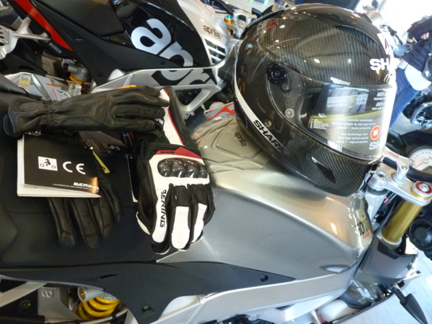 A compter du dimanche 20 novembre les gants (homologués) obligatoires pour motos et scooters