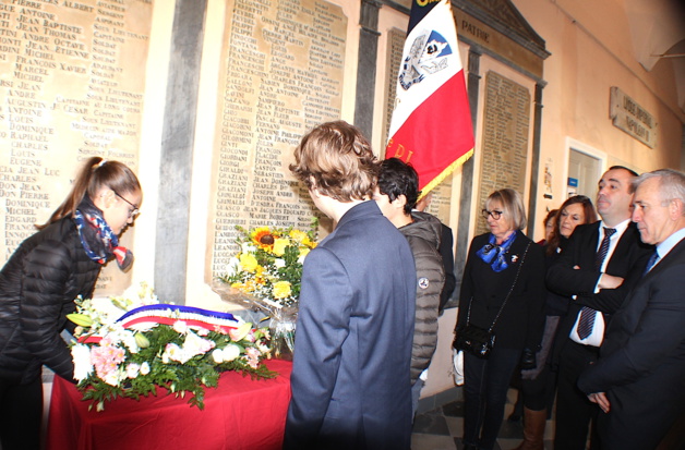 Bastia : Les élèves du Vieux-Lycée honorent leurs anciens Bastia : Les élèves du Vieux-Lycée honorent leurs anciens