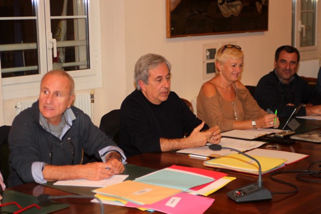Le conseil municipal de Calvi soutient le collectif "Ghjustizia è verita per i nostri" Le conseil municipal de Calvi soutient le collectif "Ghjustizia è verita per i nostri"