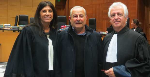Jacques Costa entouré de ses deux avocats, Me Doris Toussaint et Me Gilles Antomarchi.