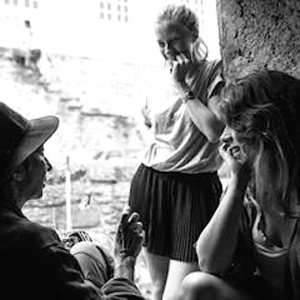 Laura (débout) et Lulina avec Natalina Figarella Laura (débout) et Lulina avec Natalina Figarella