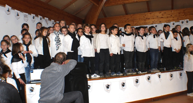 Festa di a Nazione in Miomu : A scola canta è incanta Festa di a Nazione in Miomu : A scola canta è incanta