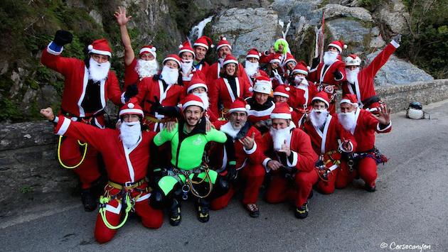 San Nicolao : Plus d'une vingtaine de Pères Noël dans le canyon du Buccatoggio