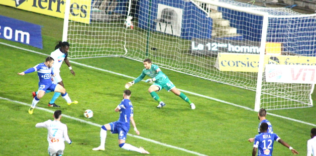 Le but de Gomis Le but de Gomis