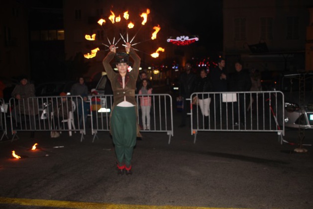 L'Art et la Magie du feu à la patinoire de Calvi L'Art et la Magie du feu à la patinoire de Calvi