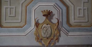 Blason de Porto-Rico sur un mur du vestibule. Blason de Porto-Rico sur un mur du vestibule.