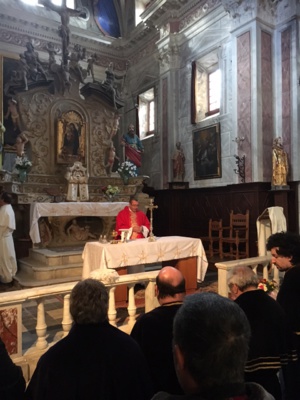 Dans la magnifique église de style baroque Saint Pierre et Saint Paul, le père Bocchecciampe a rendu hommage à Santa Divota.