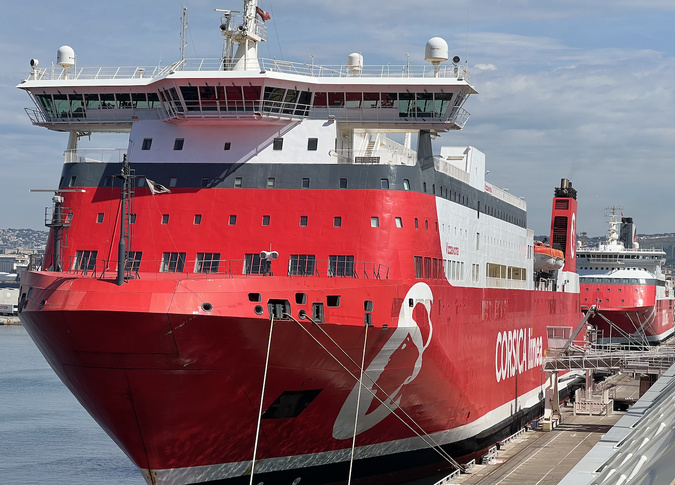 Dans le port de Marseielle (@cni) Dans le port de Marseielle (@cni)