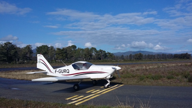 L'élève pilote au point d'arrêt paré pour son premier décollage. L'élève pilote au point d'arrêt paré pour son premier décollage.