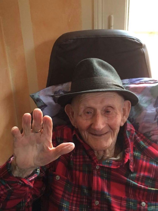 Francois Santelli, doyen de Zilia, à fêté son 103ème anniversaire! Francois Santelli, doyen de Zilia, à fêté son 103ème anniversaire!