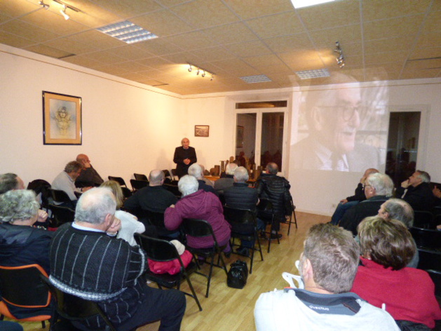 Beaucoup de monde pour cette conférence au village de Solaro. Beaucoup de monde pour cette conférence au village de Solaro.