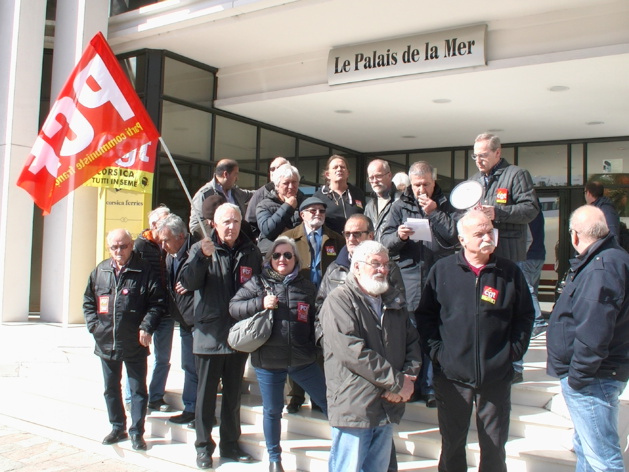 PCF et CGT devant le siège de la Corsica Ferries PCF et CGT devant le siège de la Corsica Ferries
