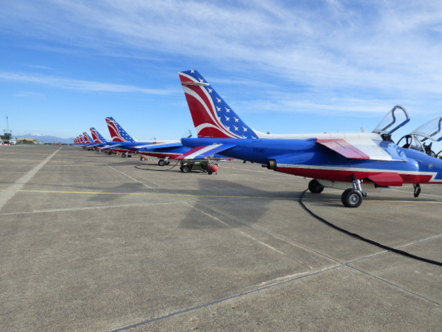 Les dérives des alpha jets peintes aux couleurs de la bannière étoilée. Les dérives des alpha jets peintes aux couleurs de la bannière étoilée.
