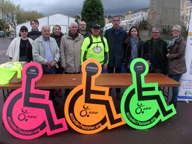 Le tour de la Corse à pied pour promouvoir le handisport