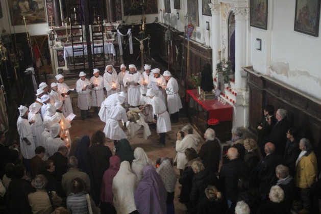 Cérémonie di a schjudazione ce vendredi saint à Monticellu
