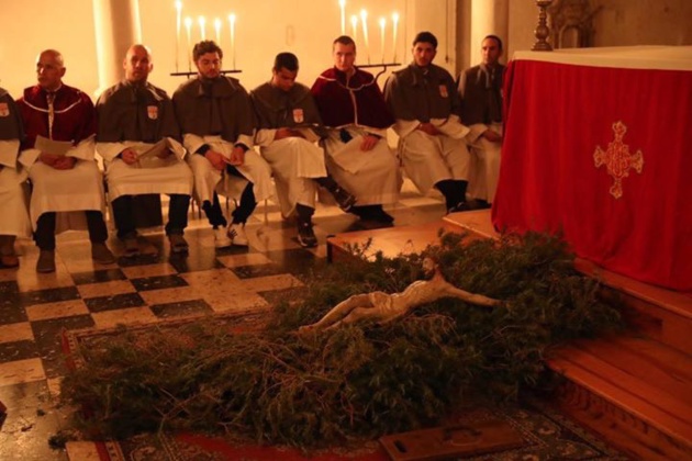 PHOTOS CRYSTAL PICTURES INTERNATIONAL PHOTOS CRYSTAL PICTURES INTERNATIONAL