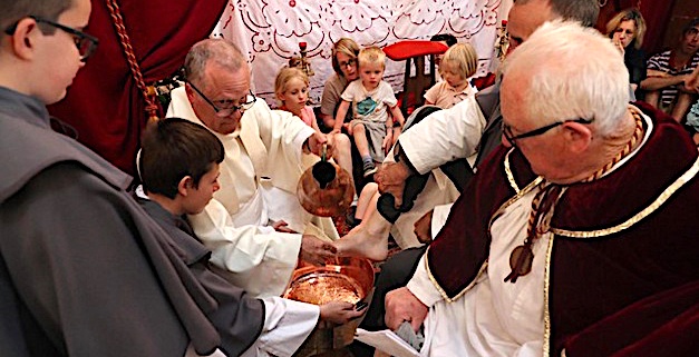 Messe de la Passion du Christ, bénédiction des Canistrelli et cérémonie du lavement des pieds à Calvi