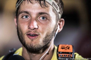 Bien que fatigué, le jeune Leonardi tout sourire à la fin de son marathon des sables cette année.