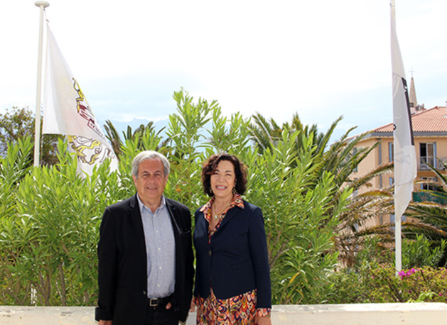 Monique Quesada, consul général des Etats-Unis d'Amérique reçue par le maire de Calvi Monique Quesada, consul général des Etats-Unis d'Amérique reçue par le maire de Calvi