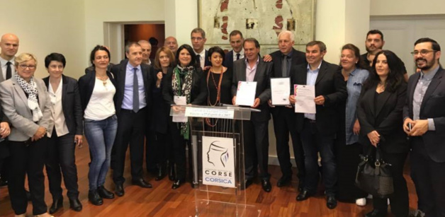 Signature de la charte de la langue corse par Bastia, Bastelicaccia et i Tarucconi