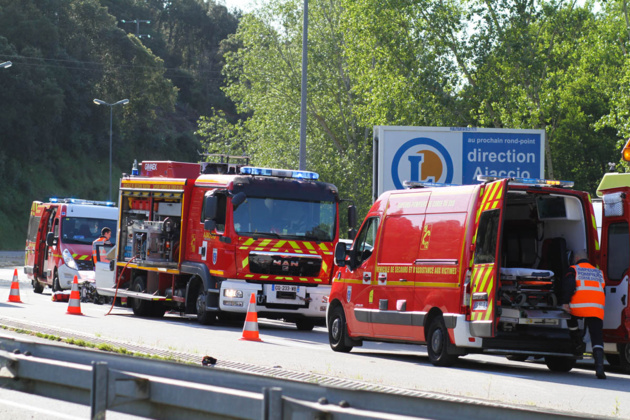 Moyens de secours engagés sur l'accident du "Clos Capitoro" ce samedi. (Photo © Marcu-Antone COSTA) Moyens de secours engagés sur l'accident du "Clos Capitoro" ce samedi. (Photo © Marcu-Antone COSTA)