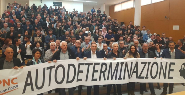 Jean-Christophe Angelini, leader du PNC, entouré des élus territoriaux et de près de 300 militants. Jean-Christophe Angelini, leader du PNC, entouré des élus territoriaux et de près de 300 militants.