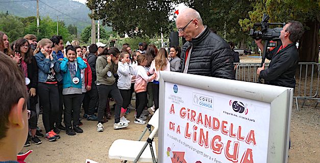 Antoine Ferracci, président de A Rinascita, donne le coup d'envoi de A Girandella