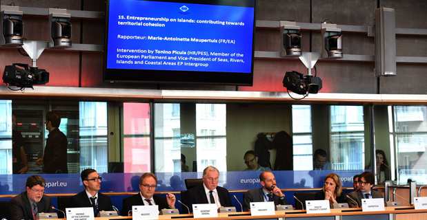 Union européenne : Le rapport de Nanette Maupertuis sur la défense des entreprises insulaires adopté à Bruxelles