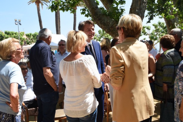Un accueil chaleureux pour François Baroin à L'Ile-Rousse Un accueil chaleureux pour François Baroin à L'Ile-Rousse