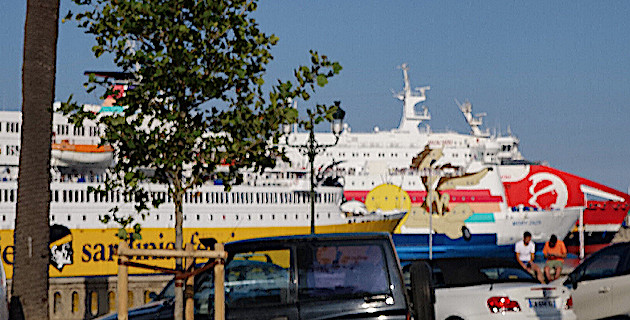 Corsica Ferries, Moby Lines, Corsica Linea : il y a du monde dans le port de Bastia…