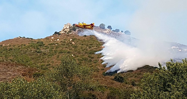 Alata : La lutte contre les flammes en images Alata : La lutte contre les flammes en images