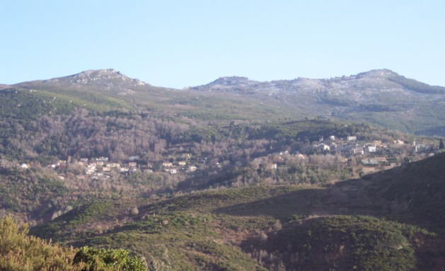 Vista generale di Rutali i monti di u Serrale, i Tufoni, Evuli à 1152 metri