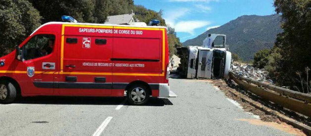 Olmeto : Un camion se couche sur la chaussée. Le chauffeur blessé Olmeto : Un camion se couche sur la chaussée. Le chauffeur blessé