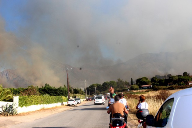 Incendie à Calenzana : Le hameau de Suare sérieusement menacé, routes bloquées, habitants évacués Incendie à Calenzana : Le hameau de Suare sérieusement menacé, routes bloquées, habitants évacués