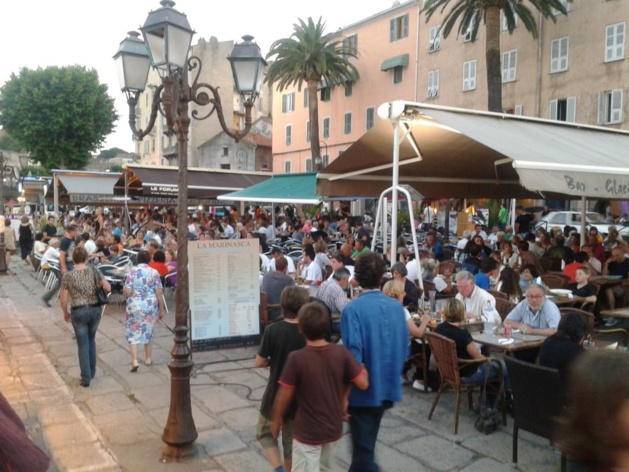 U vechju portu d’Aiacciu : Un soir, sur les quais… U vechju portu d’Aiacciu : Un soir, sur les quais…